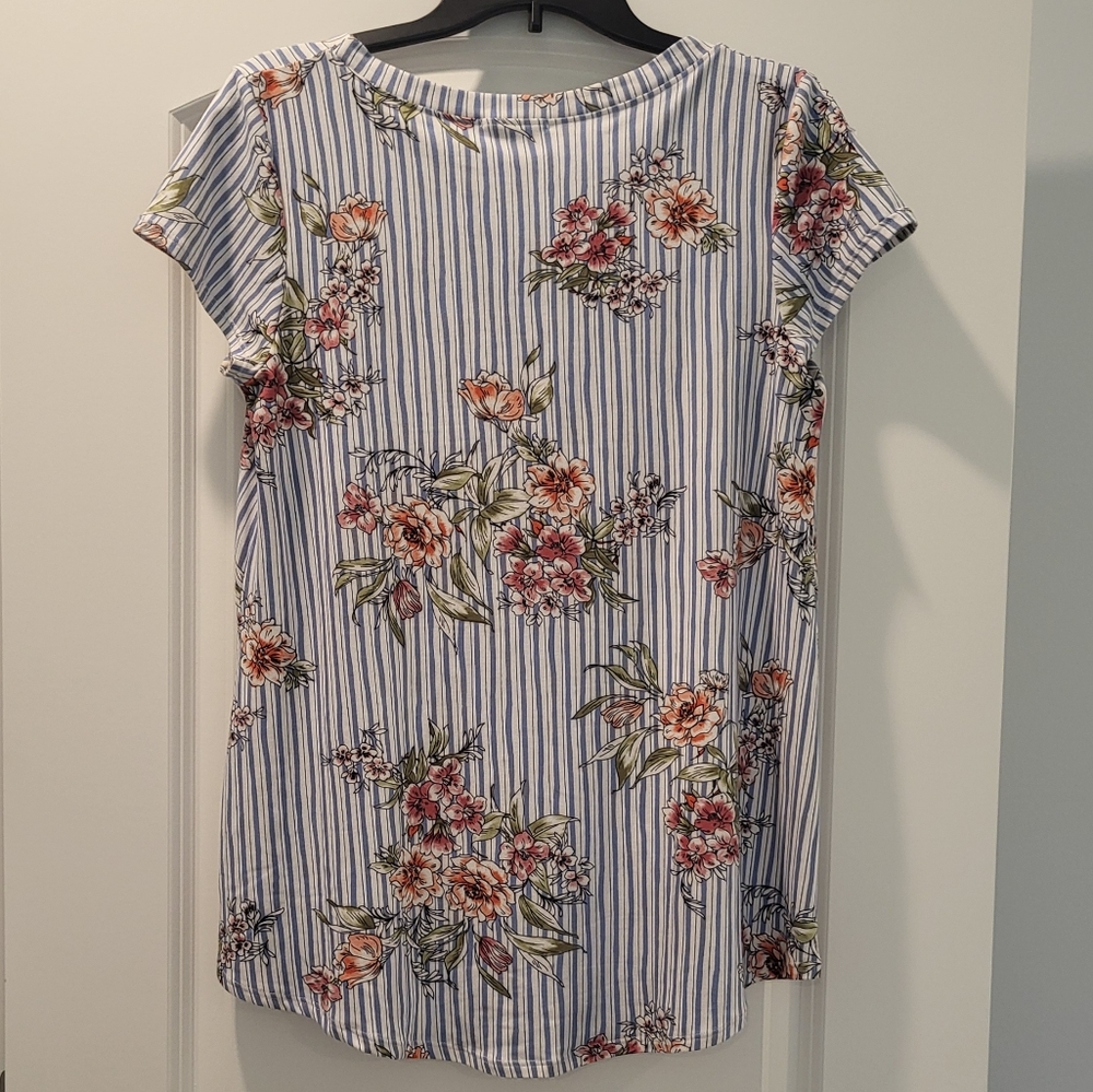 Betsey's Boutique Shop Floral Shirt - Picture 3 of 4